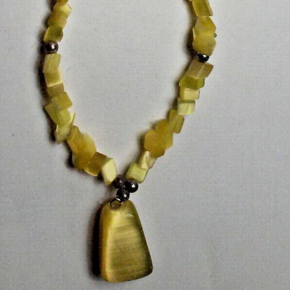 Yellow Beaded Necklace With Bead Pendant 17 1/2" Long Hangs 9 3/4" Screw Closure
